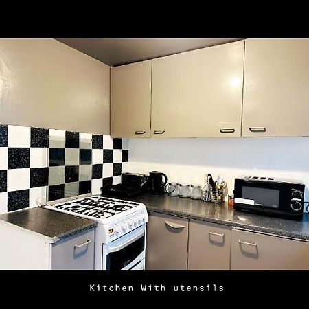 2 Bedroom Double Bed In East London Exteriör bild