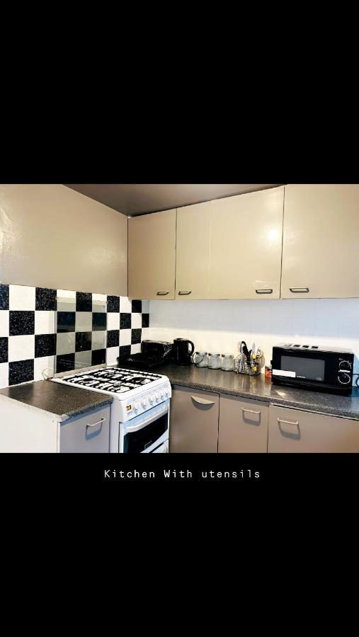 2 Bedroom Double Bed In East London Exteriör bild