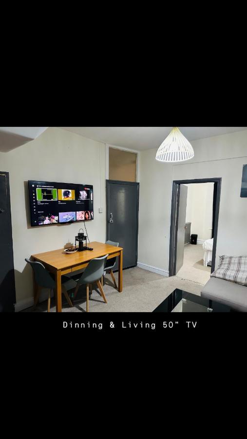 2 Bedroom Double Bed In East London Exteriör bild